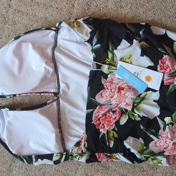 Floral Cupshe swimsuit - Picture 2 of 2